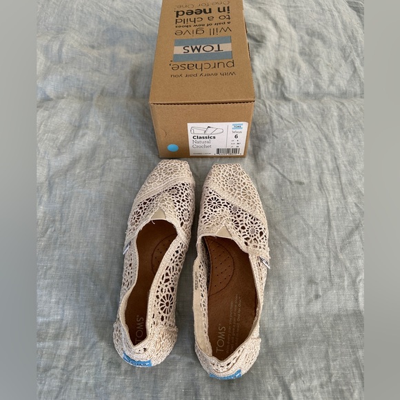 🤩TOMS Natural Crochet Flat🤩 - Picture 1 of 4